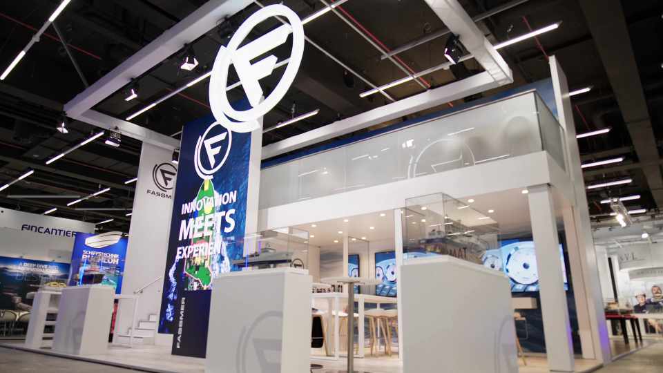 Totale eines Maritimen Messstands von Fessmer auf der Bootsmesse